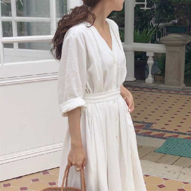 シャツ ワンピース ロング 白 黒 きれいめ 長袖 マキシ丈 Vネック 春 夏 秋 冬 綿 腰紐 ハイウエスト デイリー 可愛い シンプル カジュアル お洒落 着痩せ 細見え 着回し 合わせやすい お