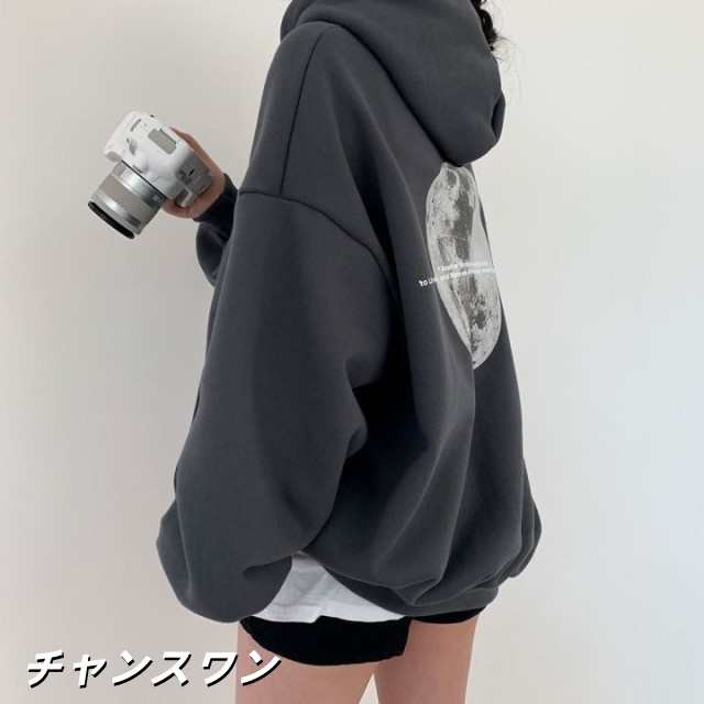 トップス パーカー バックプリント オーバーサイズ 3色 レディース 月 宇宙 長袖 フード付き ドロップショルダー 萌え袖 モノクロ 黒 ブラック グレー 灰色 ランタンスリーブ ゆったり 大きめ 